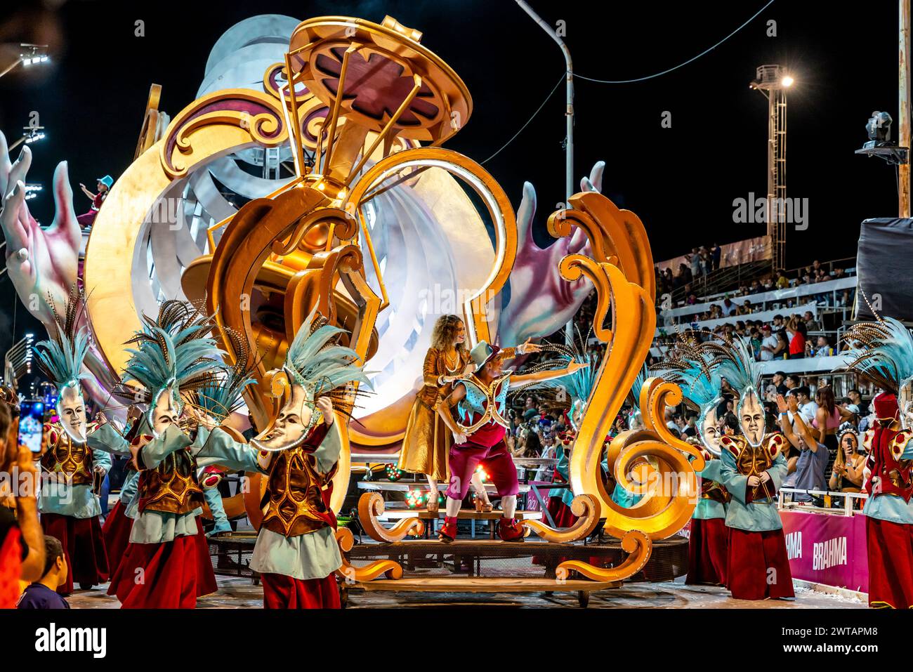 Un Carnaval flottant dans le Corsodromo au Carnaval del Pais annuel, Gualeguaychu, province d'entre Rios, Argentine. Banque D'Images