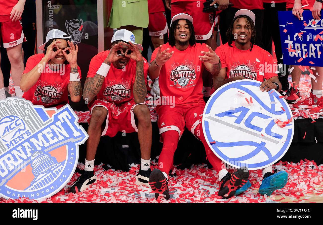 16 mars 2024 : les membres de l'État de Caroline du Nord célèbrent leur vainqueur après le match de championnat du tournoi de basket-ball masculin ACC entre les Tarheels de l'Université de Caroline du Nord et le Wolfpack de l'État de Caroline du Nord au Capital One Arena de Washington, DC Justin Cooper/CSM (crédit image : © Justin Cooper/Cal Sport Media) Banque D'Images