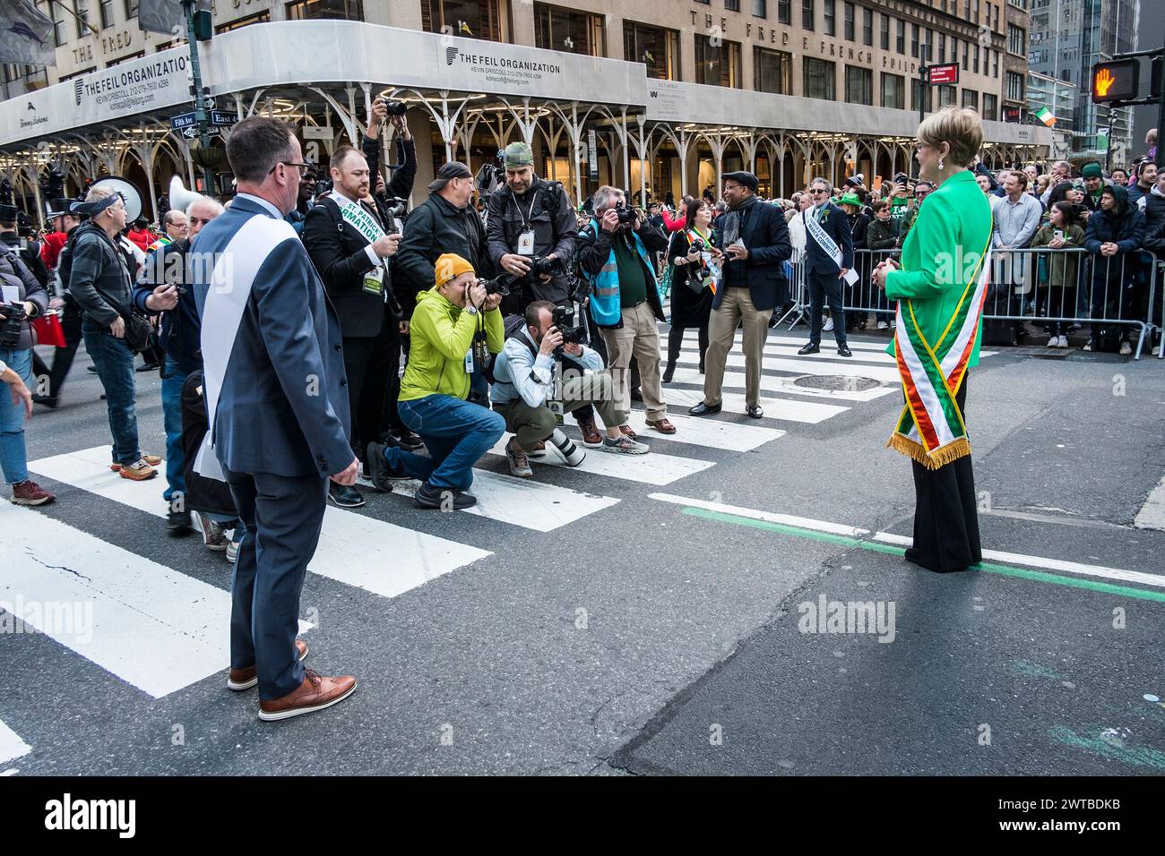 New York, New York, États-Unis. 16 mars 2024. Photographes prenant des photos du grand maréchal Margaret 'Maggie'' Timoney pendant le défilé de la Saint Patrick (crédit image : © Billy Tompkins/ZUMA Press Wire) USAGE ÉDITORIAL SEULEMENT! Non destiné à UN USAGE commercial ! Banque D'Images