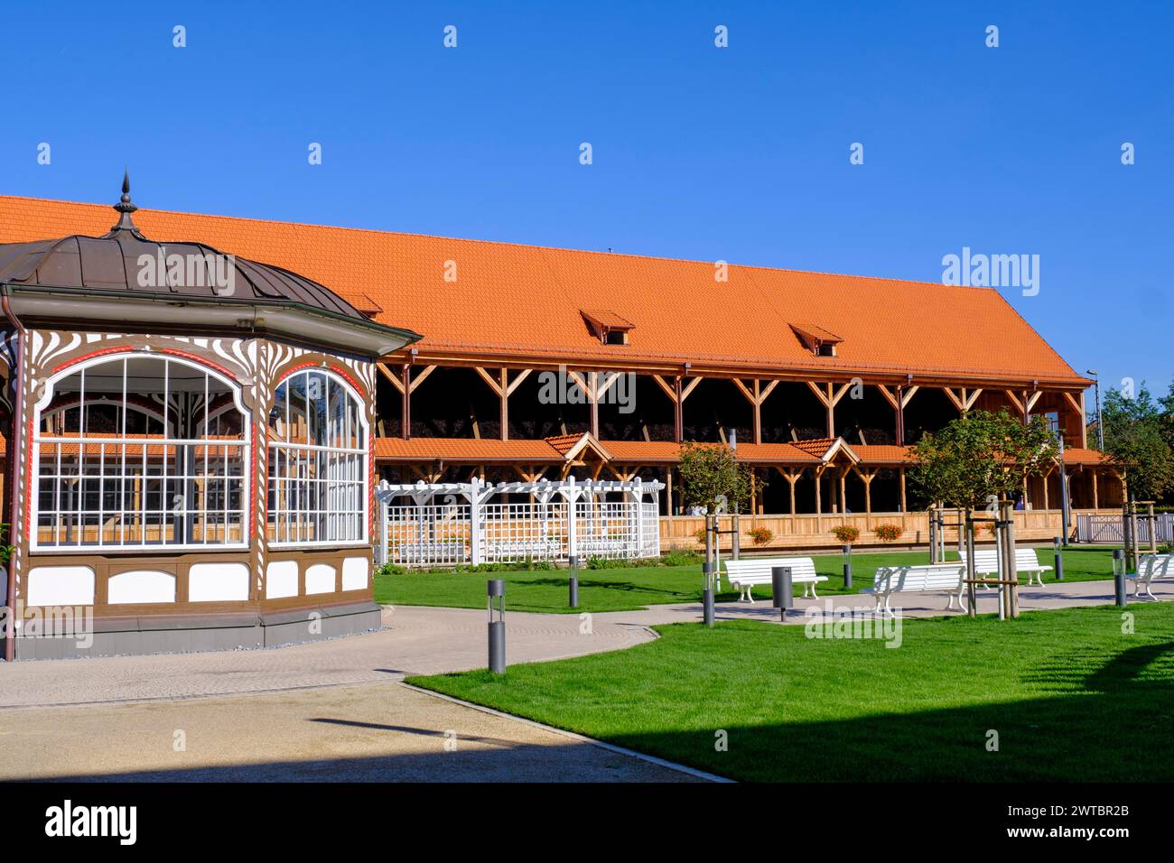 Centre de la maison de remise des diplômes, hôtes du spa, parterres de fleurs, Bad Salzungen, Rhoen, Wartburgkreis, Thuringe, Allemagne Banque D'Images