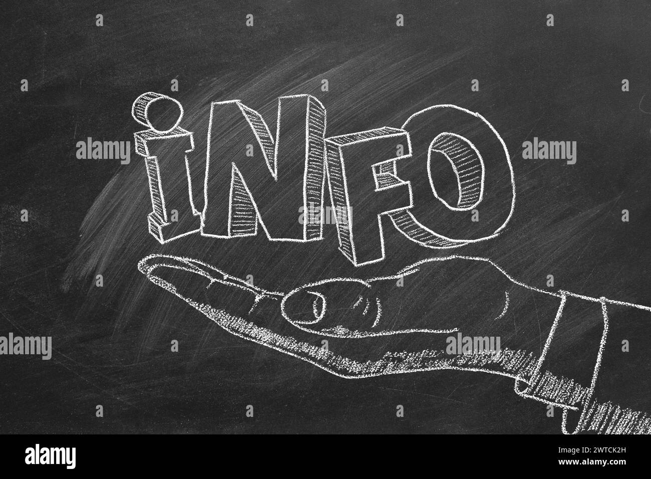 Main humaine et INFOS texte 3D dessinées à la craie sur un tableau noir. Informations de première main, informations directes, connaissances de première main, informations primaires conc Banque D'Images
