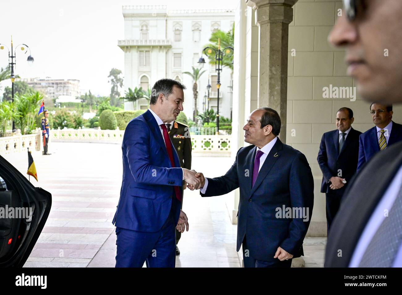 Le Caire, Égypte. 17 mars 2024. Le premier ministre Alexander de Croo et le président égyptien Abdel Fattah el-Sissi photographiés lors d’une réunion diplomatique le dimanche 17 mars 2024 au Caire, en Égypte. Le premier ministre belge effectue une visite de 3 jours en Jordanie, au Qatar et en Égypte. BELGA PHOTO DIRK WAEM crédit : Belga News Agency/Alamy Live News Banque D'Images