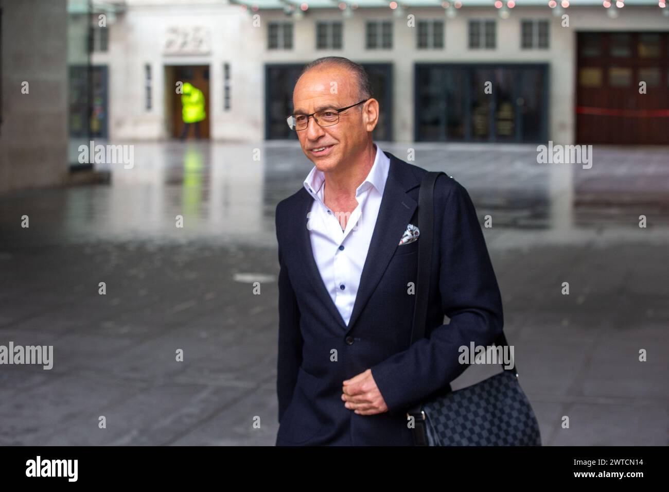 Londres, Angleterre, Royaume-Uni. 17 mars 2024. L'homme d'affaires THEO PAPHITIS est vu devant la BBC alors qu'il apparaît dimanche avec Laura Kuenssberg. (Crédit image : © Tayfun Salci/ZUMA Press Wire) USAGE ÉDITORIAL SEULEMENT! Non destiné à UN USAGE commercial ! Crédit : ZUMA Press, Inc/Alamy Live News Banque D'Images