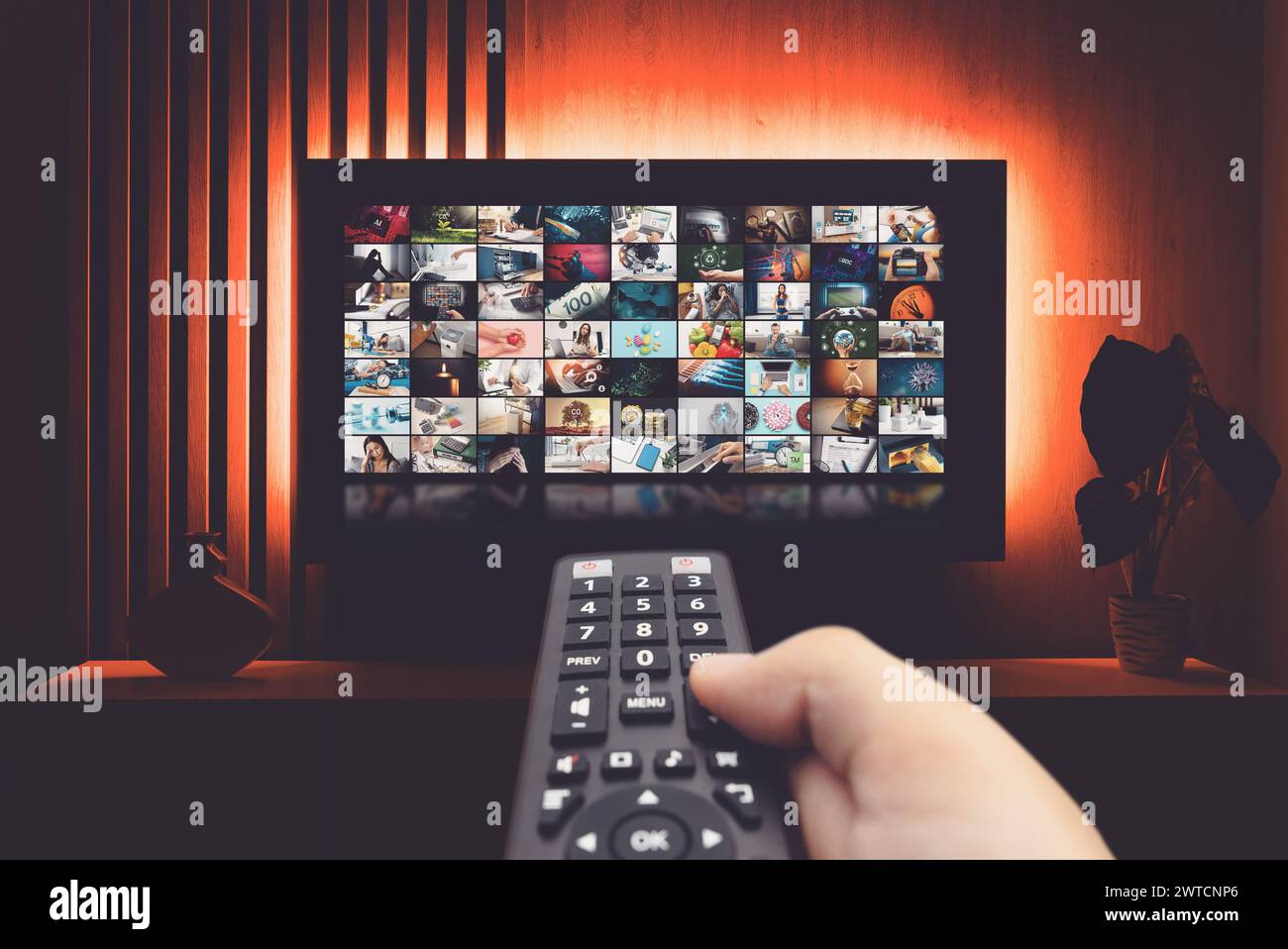 Concept de streaming multimédia TV avec télécommande et composition d'images Banque D'Images