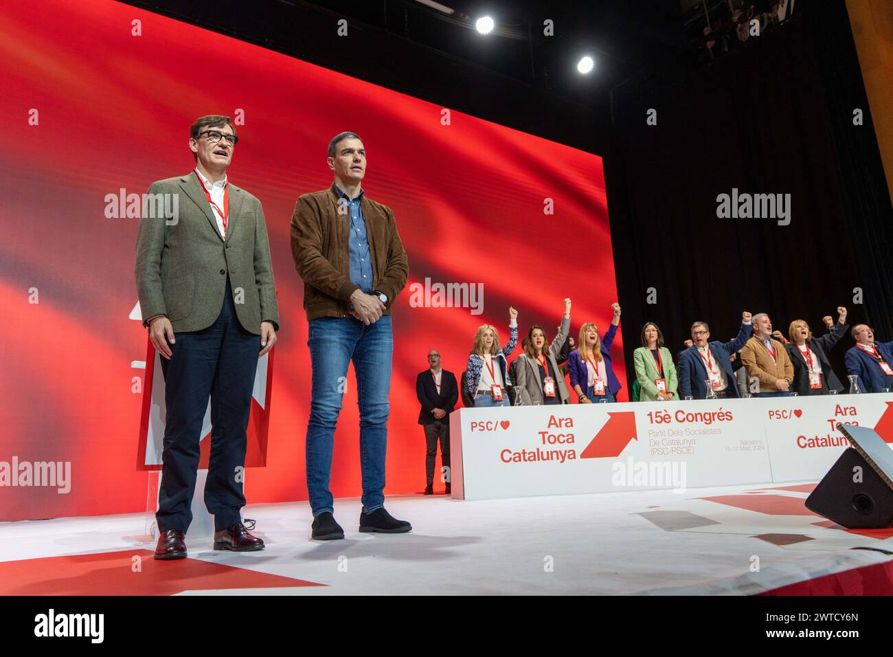 Le 15e congrès du Parti socialiste de Catalogne (PSC) se termine par la présence du premier ministre espagnol et secrétaire général du Parti socialiste ouvrier espagnol (PSOE), Pedro Sánchez, dans une atmosphère électorale en Catalogne en raison de l'appel à des élections autonomes le 12 mai. Bien que le congrès ait été planifié depuis des semaines, la coïncidence avec l'appel aux élections lui a donné un ton électoral, le PSC se sentant comme les favoris à gagner en raison des derniers sondages d'opinion publiés.' Termina el 15 congreso del partit dels socialistes de Catalunya (PSC), con la presen Banque D'Images