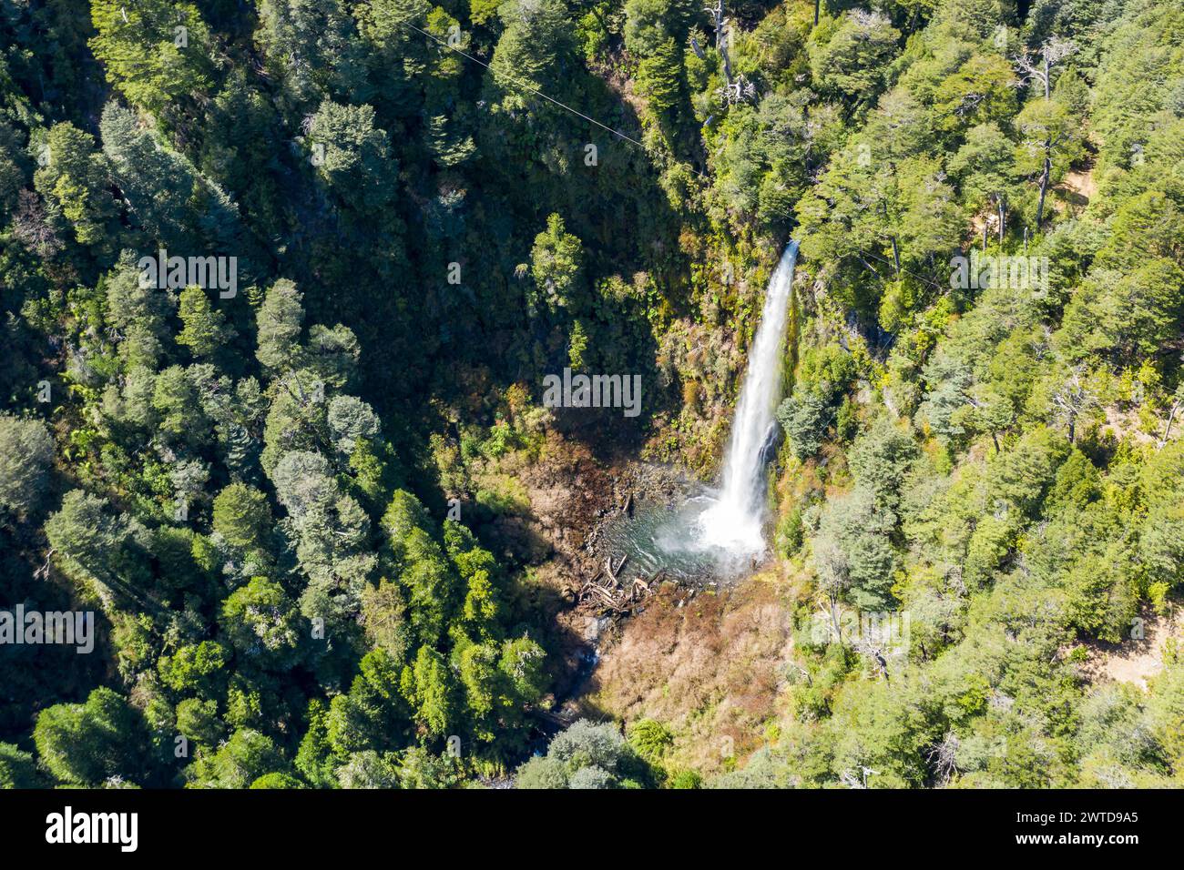 Vue aérienne de la cascade Salto la China, vallée de cascades à l'est de Pucon, Chili Banque D'Images