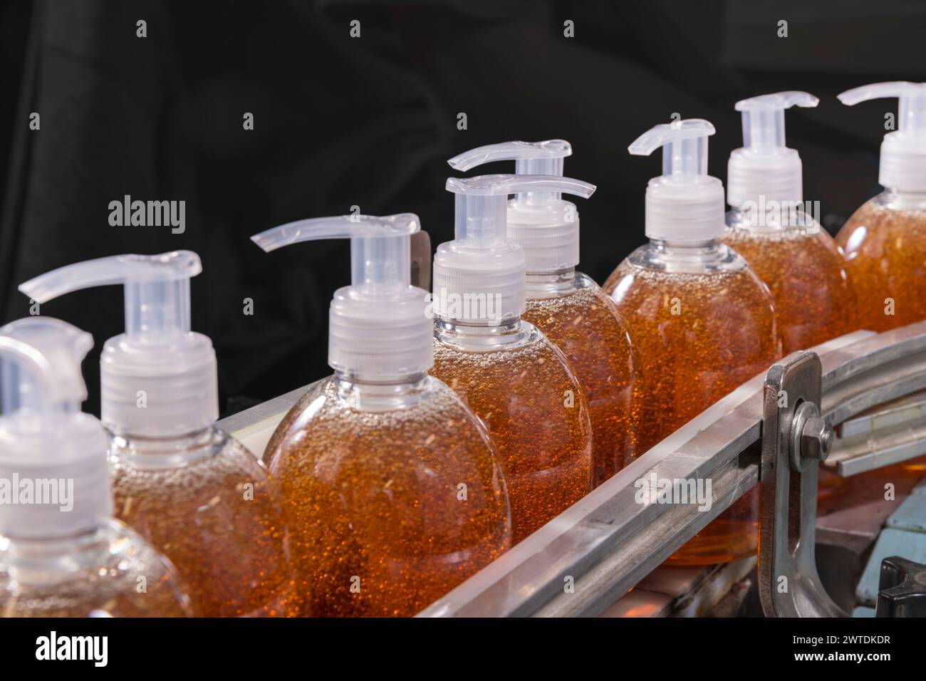 Savon à main sur bande transporteuse, usine de fabrication, États-Unis Banque D'Images