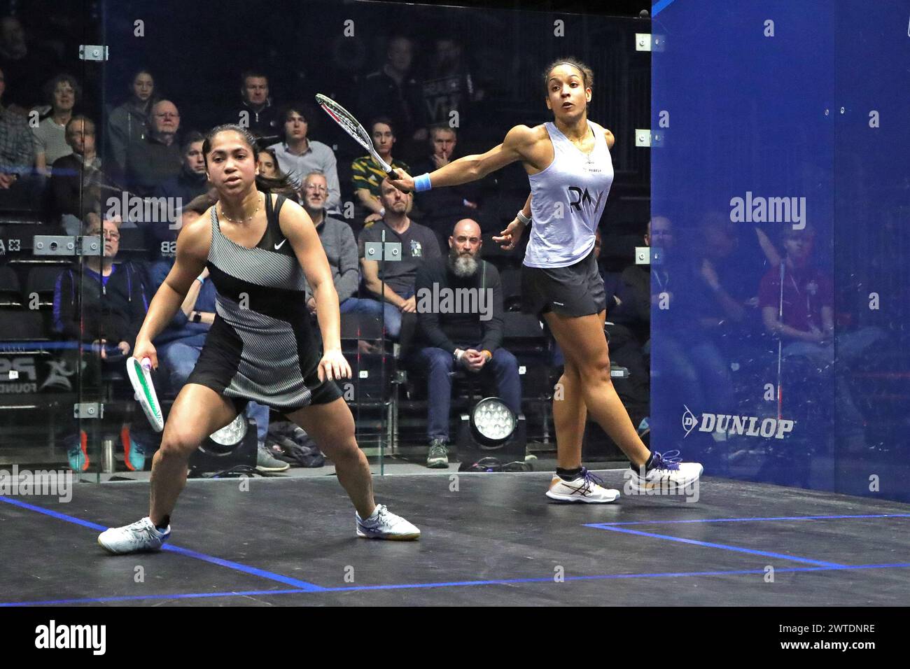 Melissa Alves (Fra) joue en cross court contre Akanksha Salunkhe (Ind) lors des Championnats Optasia Squash au Wimbledon Club, Wimbledon, Londres, Angleterre le jeudi 14 mars 2024. (Photo : Jon Bromley | mi News) crédit : MI News & Sport /Alamy Live News Banque D'Images