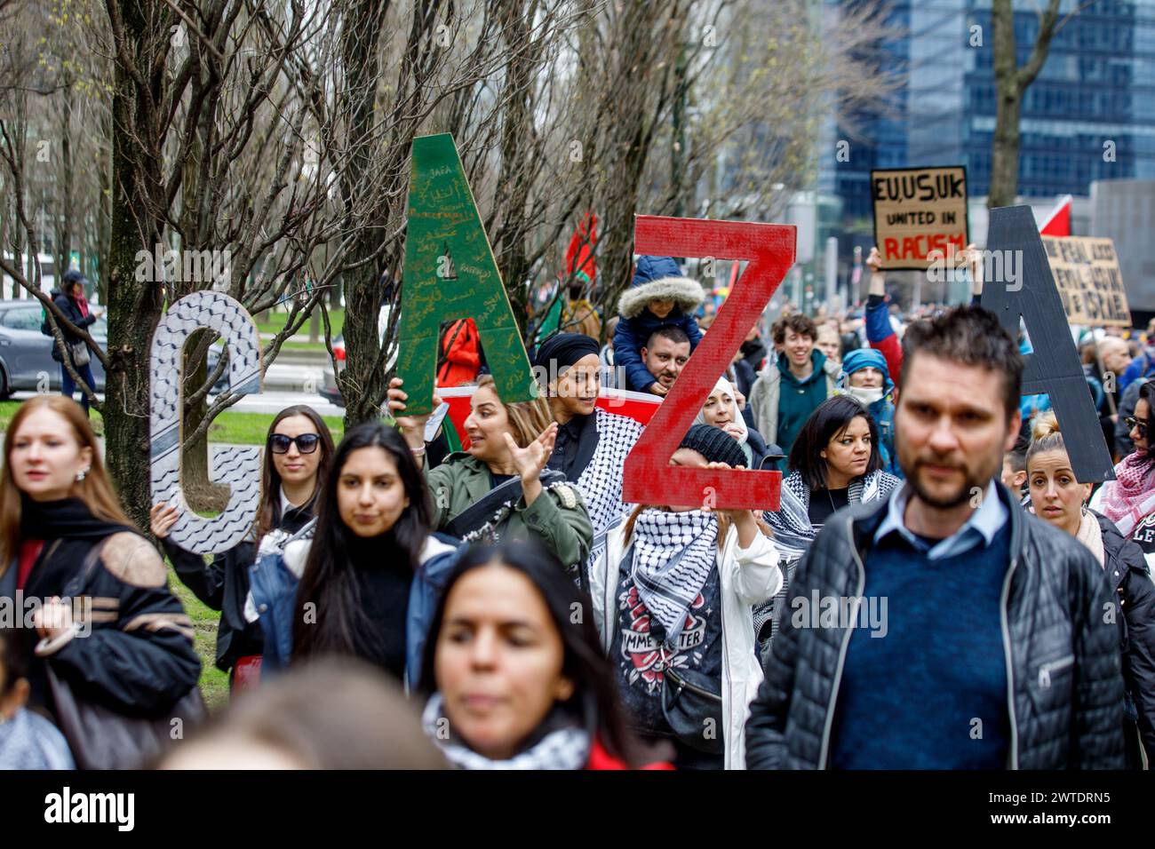 Bruxelles, Belgique. 17 mars 2024. Photo de la manifestation "Justice pour la Palestine" en solidarité avec le peuple palestinien, dimanche 17 mars 2024 à Bruxelles, appelant le gouvernement belge à prendre des mesures contre l'État d'Israël et à exiger un cessez-le-feu immédiat. BELGA PHOTO HATIM KAGHAT crédit : Belga News Agency/Alamy Live News Banque D'Images