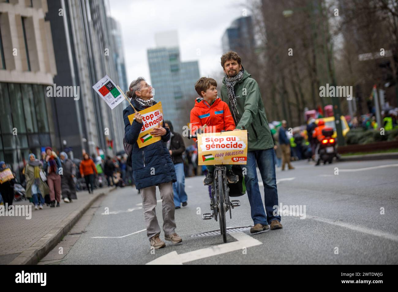 Bruxelles, Belgique. 17 mars 2024. Photo de la manifestation "Justice pour la Palestine" en solidarité avec le peuple palestinien, dimanche 17 mars 2024 à Bruxelles, appelant le gouvernement belge à prendre des mesures contre l'État d'Israël et à exiger un cessez-le-feu immédiat. BELGA PHOTO HATIM KAGHAT crédit : Belga News Agency/Alamy Live News Banque D'Images