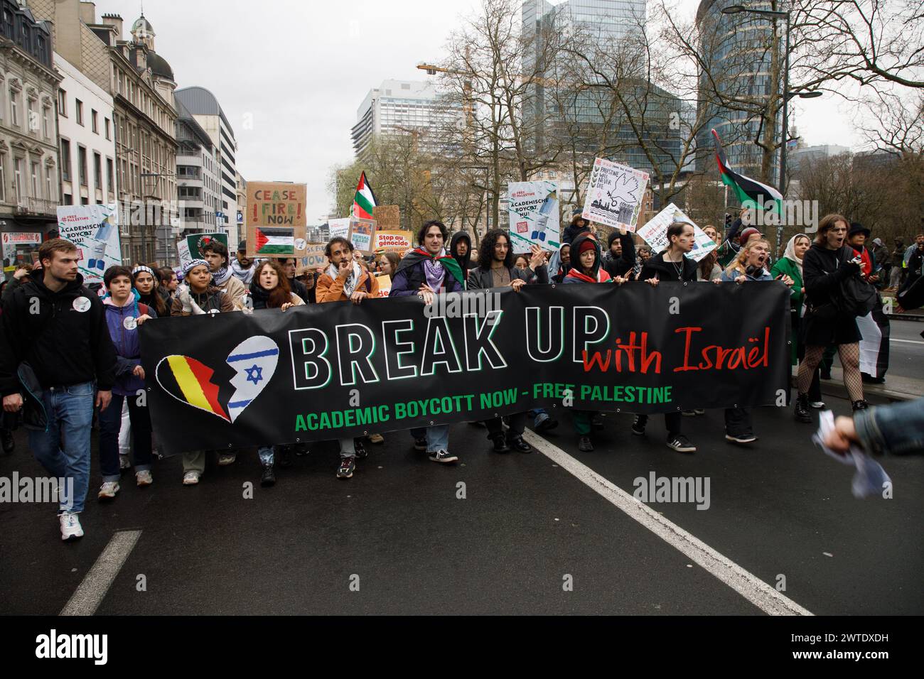 Bruxelles, Belgique. 17 mars 2024. Photo de la manifestation "Justice pour la Palestine" en solidarité avec le peuple palestinien, dimanche 17 mars 2024 à Bruxelles, appelant le gouvernement belge à prendre des mesures contre l'État d'Israël et à exiger un cessez-le-feu immédiat. BELGA PHOTO HATIM KAGHAT crédit : Belga News Agency/Alamy Live News Banque D'Images