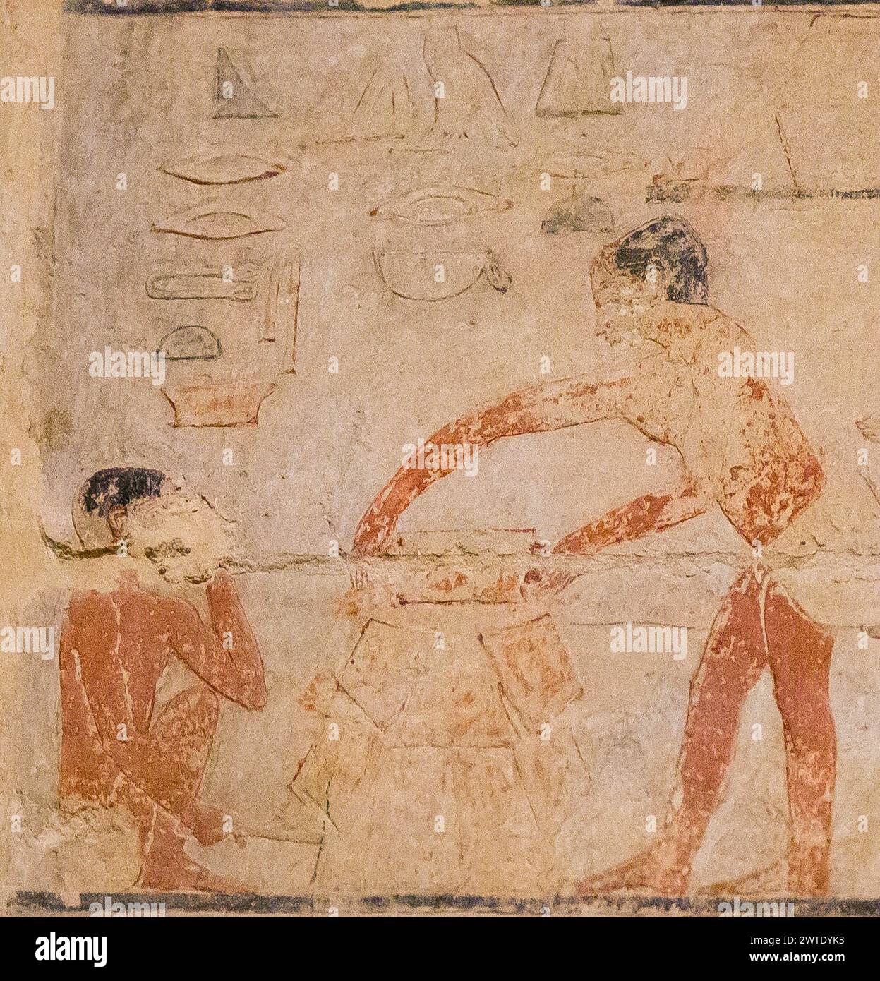 Egypte, Saqqara, tombeau de Ty, scènes de brasserie : chauffer les moules pour les pains. Banque D'Images