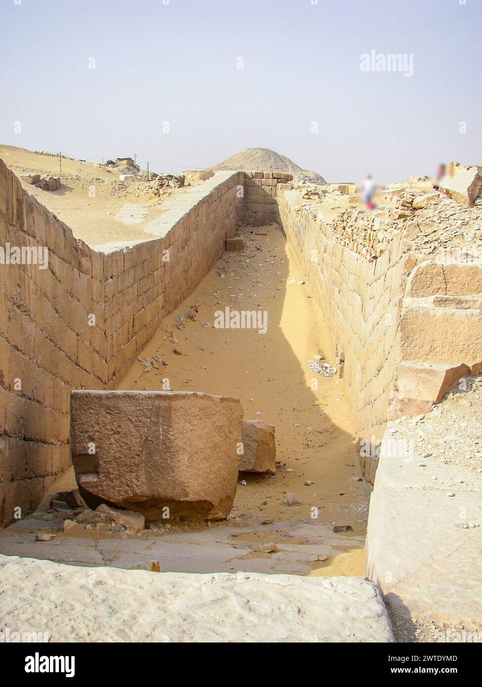 Égypte, Saqqara, fosses de barque d'Ounas. ou peut-être ce sont de faux barques, en pierre. Banque D'Images