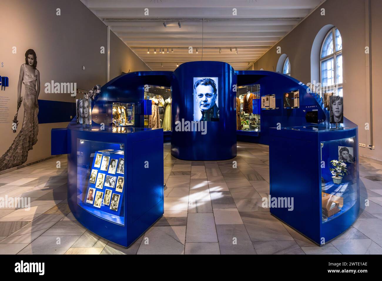 Exposition permanente au Filmmuseum Potsdam. Les collections se concentrent sur le plus ancien studio de cinéma du monde à Babelsberg, ses productions cinématographiques et les artistes qui y ont travaillé sur des films de Bioscop, Ufa, DEFA et Studio Babelsberg. À l'intérieur du Filmmuseum Potsdam. Brandebourg, Brandebourg, Allemagne Banque D'Images