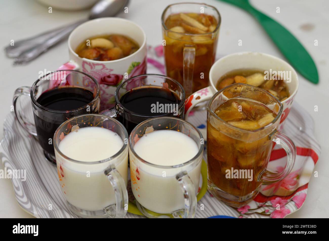 Tamarin, Sobia et compote de fruits secs, compote traditionnelle de dattes Khoshaf kushaf qui est utilisée dans le petit déjeuner ramadan iftar avec des fruits compotés de dattes Banque D'Images