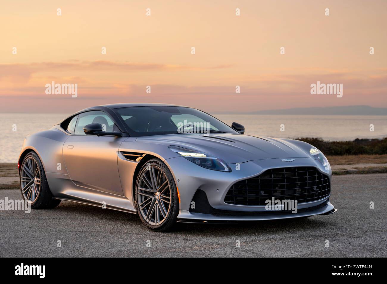 Aston Martin DB12 Super Tourer Banque D'Images