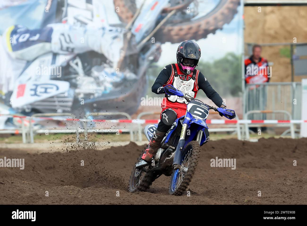 HARFSEN, PAYS-BAS - 17 MARS : Lars Looman NED pendant le parctice libre et chronologique du premier tour des Masters of Motocross néerlandais 2024 sur circuit Banque D'Images