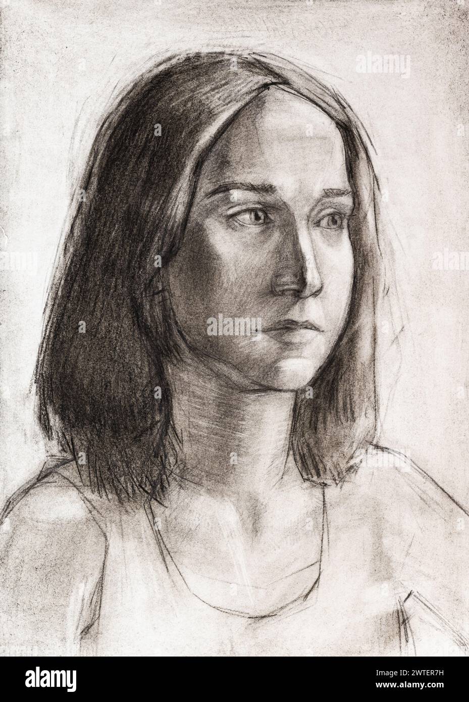 Étudiez le portrait d'une jeune femme aux cheveux droits dessiné à la main par fusain sur papier blanc Banque D'Images