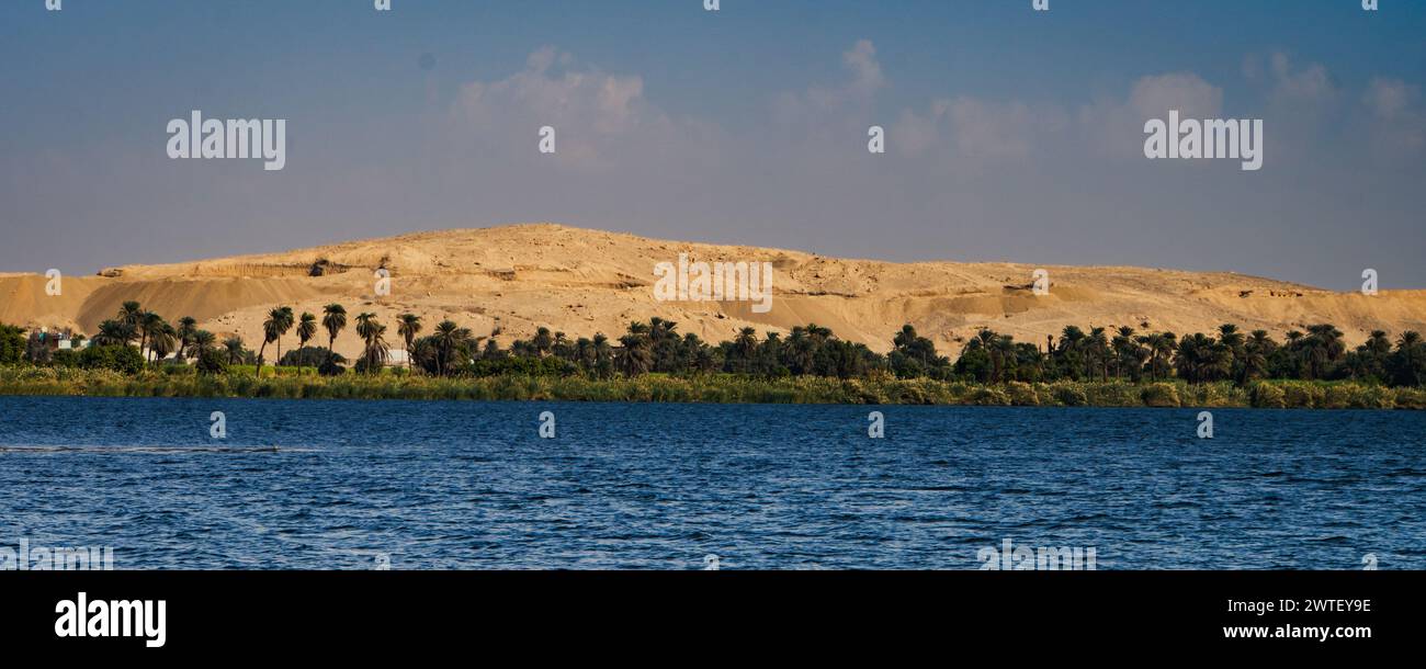 Rive du fleuve le long du fleuve Nil Banque D'Images