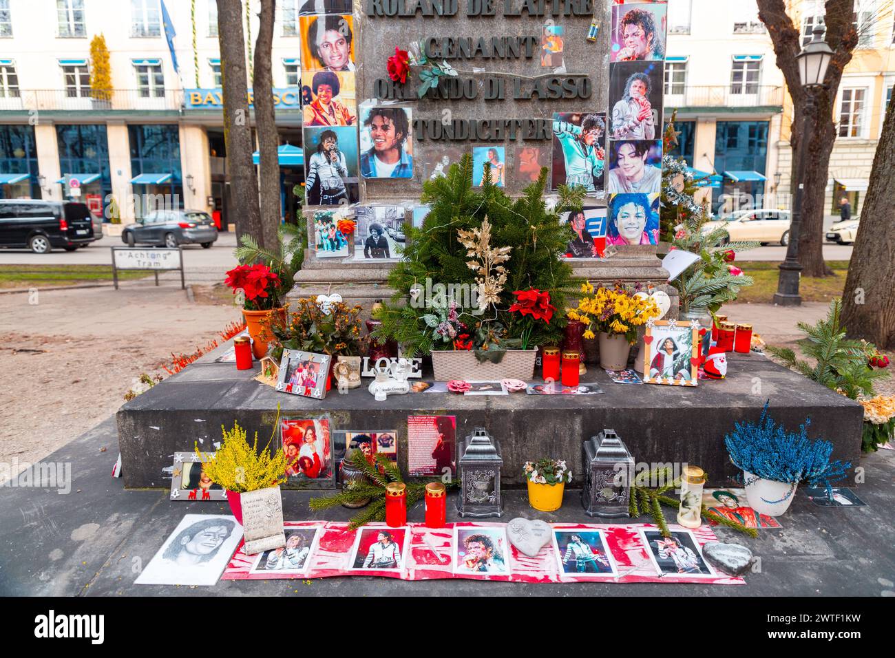 Munich, Allemagne - 24 décembre 2021 : Mémorial à Michael Jackson au monument d'Orlando di Lasso, Promenade Square, Munich, Bavière, Allemagne. Banque D'Images