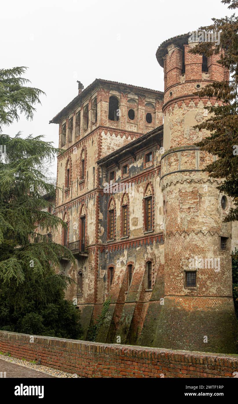 Château de Piovera dans les collines de Monferrato, près de la ville d'Alessandria, Italie Banque D'Images