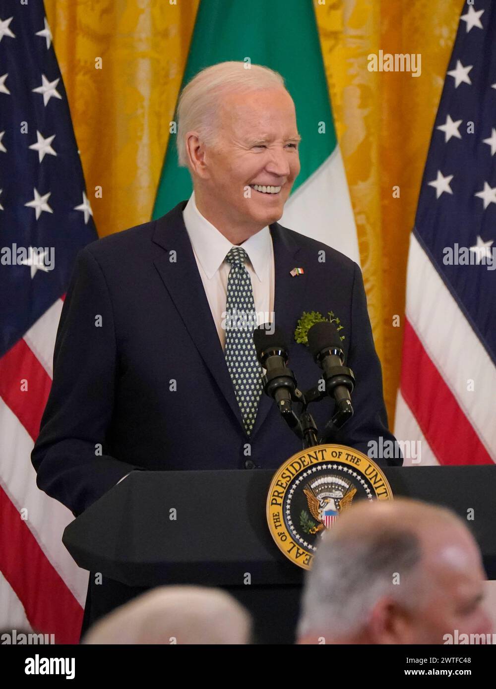 Le président AMÉRICAIN Joe Biden lors de la réception de la St Patrick et de la cérémonie Shamrock dans la salle est de la Maison Blanche, Washington DC, lors de sa visite aux États-Unis pour la St Patrick. Date de la photo : dimanche 17 mars 2024. Banque D'Images