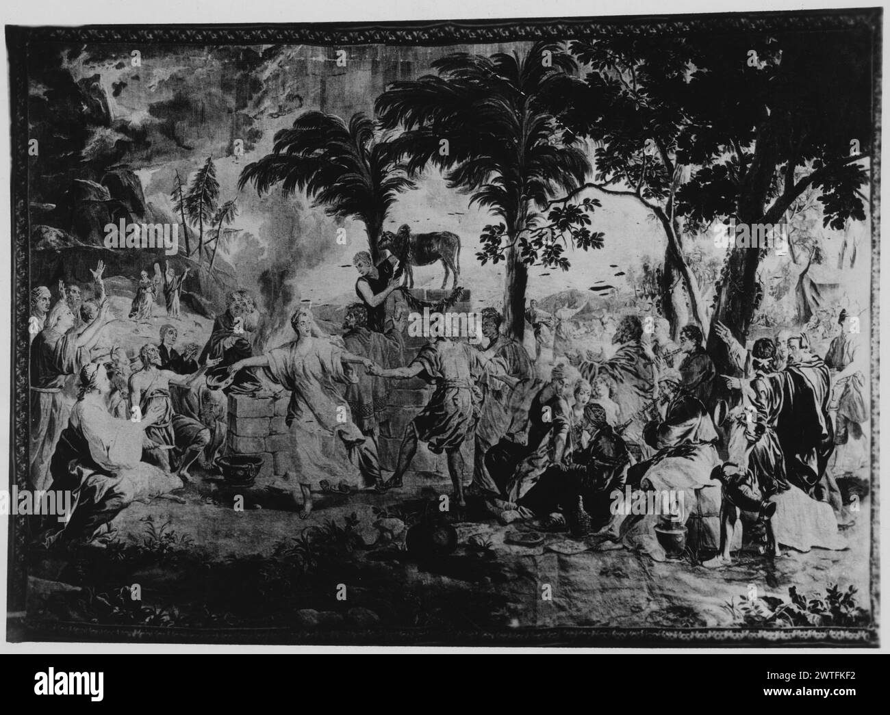 Adoration de veau d'or. Inconnu c. 1720-1740 tapisserie matériaux / techniques : inconnu culture : Centre de tissage flamand : Bruxelles histoire de la propriété : Français & Co. Dans le paysage, Aaron fait du veau d'or, construit l'autel et offre le sacrifice au veau d'or, tandis que des figures agenouillées entourent; dans le coin supérieur l, en voyant des idolâtres, Moïse brise les tables de la loi (Exode 32:1-19) (BRD) feuilles spiralées d'acanthus autour de la tige centrale pas de feuille de stock français et américain dans les archives, pas de numéro de stock travaux liés : panneaux dans le set : GCPA 0239128-0239129, 0244566, 0244569 Banque D'Images