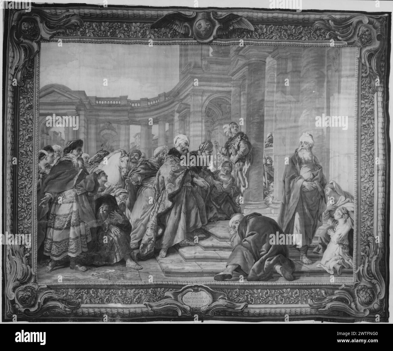 Le dédain de Mordecai. Troy, Jean François de (français, 1679-1752) (créateur de dessin animé) [peintre] Cozette, Pierre-François (français, né en 1714-d.1801) (atelier) [tisserand] Jacques, Maurice (français, 1712-1784) (auteur de dessin, bordure) [peintre] c. 1771-1774 tapisserie dimensions : H 14' x l 17'9' tapisserie matériaux/techniques : inconnue culture : Centre de tissage français : histoire de la propriété de Paris : offert par Louis XVI à Albert et Marie-Christine (sœur de la reine Marie-Antoinette), Duc et Duchesse de Saxe-Teschen et co-gouverneurs des pays-Bas autrichiens lors de leur visite à Paris le 8/20/1786 [SS 54311]. Shah de moi Banque D'Images