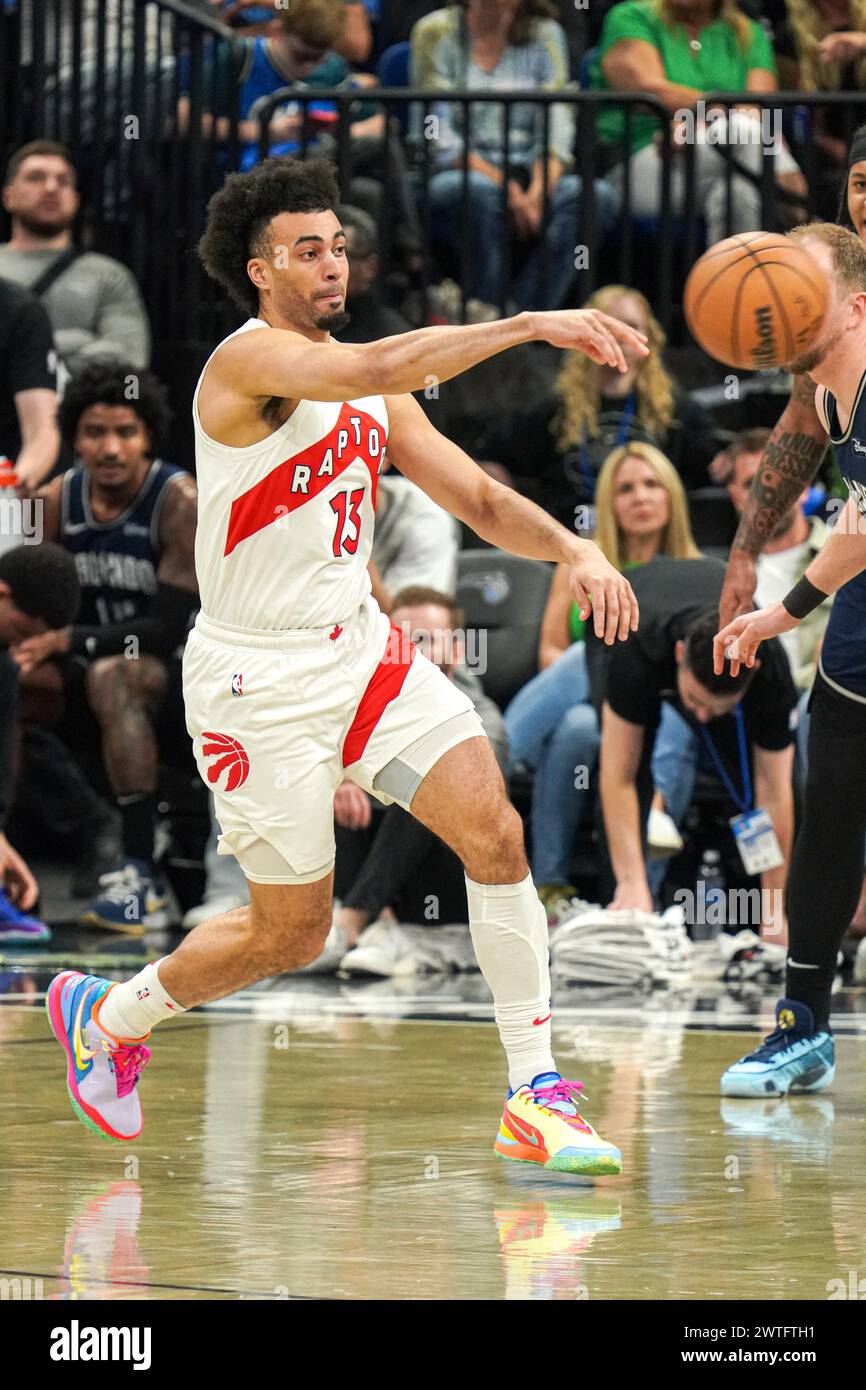 Orlando, Floride, États-Unis, 17 mars 2024, L’attaquant Jordan Nwora #13 des Raptors de Toronto fait une passe au Kia Center. (Crédit photo : Marty Jean-Louis/Alamy Live News Banque D'Images