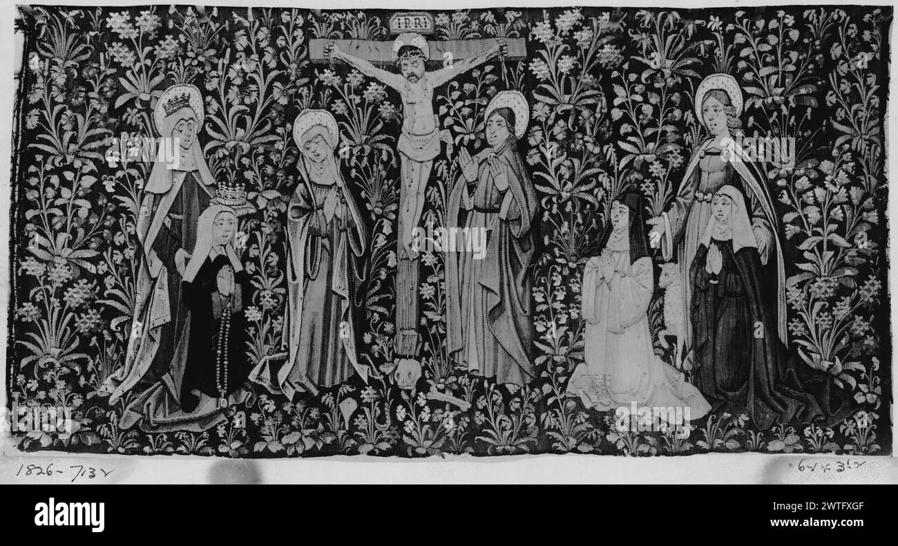 Passion du Christ : crucifixion du Christ sur le sol de millefleurs. Inconnu c. 1500-1535 dimensions de tapisserie : H 3'2' x W 6'1' matériaux / techniques de tapisserie : inconnu culture : Centre de tissage du Sud des pays-Bas : inconnu historique de propriété : Français & Co acheté de D. G. Kelekian (avec 1/2 actions avec Drecier & Co) 1/1917 ; vendu côté gauche à E. S. Bayer 1/24/1924 [SS 7132]. French & Co a acheté [côté gauche du panneau] de MRS E. S. Bayer, s.d., vendu à Parish Watson 10/26/193 [SS 17031]. French & Co. a acheté [côté droit du panneau] de l'American Art Association, Anderson Galleries (New York), 11 Banque D'Images