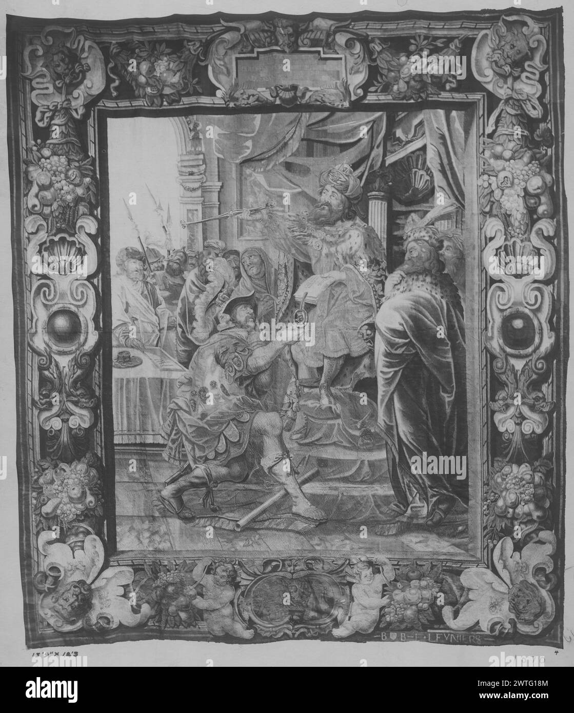 La campagne d'Holofernes. Leyniers, Everaert (pays-Bas (avant 1600) - Flandre, 1597-1680) (atelier) [tisserand] c. 1640-1670 tapisserie dimensions : H 13'9' x W 12'3' tapisserie matériaux/techniques : laine et soie culture : Centre flamand de tissage : Bruxelles histoire de propriété : Barberini coll., Rome. Charles M. Ffoulke coll., Washington, D.C. (1889). French & Co reçu de la Radnor Corporation, c/o H. Harrison Smith, 25/1944 ; retourné, N.D. inscriptions : marque de ville sur la garde inférieure, à droite du centre [gauche de la signature tissée du tisserand] inscriptions : inscription dans le cartouche de bordure supérieure [non lisible Banque D'Images