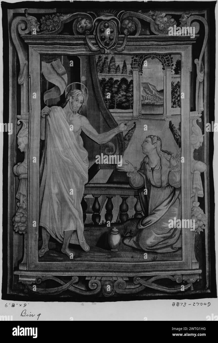 Noli me tangere'. Inconnu c. 1600 tapisserie dimensions : H 9' x l 6'8' tapisserie matériaux / techniques : inconnu culture : Centre de tissage italien : , TuscanyFlorence histoire de propriété : Français & Co. acheté de Geo. H. Frazier, facturé le 28 avril 1915 ; vendu à W.C. Harty le 25 avril 1926. Dans le jardin formel, Marie-Madeleine agenouillée devant Christ tenant une bannière, avec un pot de pommade à ses pieds ; balustrade, tonnelle arquée de parterre et arbres visibles au-delà avec houe (UPR BRD) centrée par les armoiries des Médicis, flanquée de volutes enfermant les têtes et les festons des anges, et masques; l & R BRD) terme femelle supportant la volute sur la tête ; ( Banque D'Images