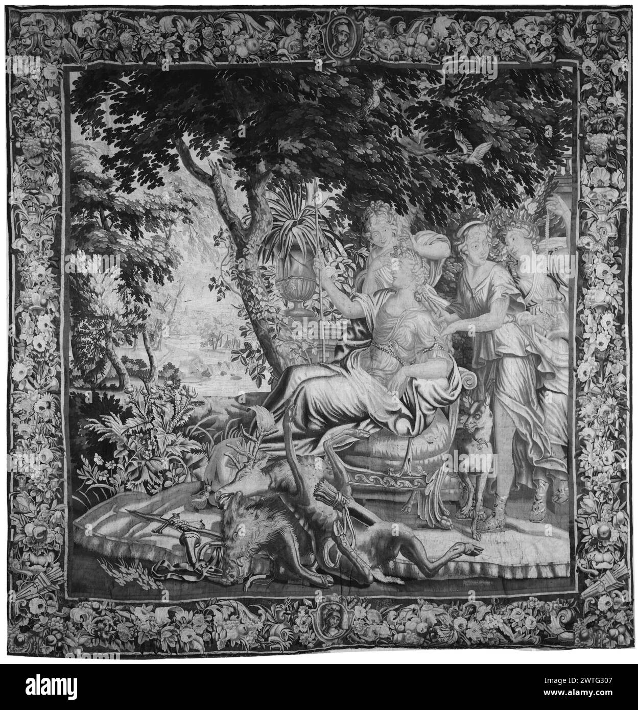 Triomphe de Diana. Inconnu c. 1680-1700 tapisserie dimensions : H 12' x l 11'9' tapisserie matériaux/techniques : inconnu culture : Centre de tissage flamand : Bruxelles histoire de propriété : Mercy d'Argentau coll. (Famille noble belge). French & Co. reçu de MRS Willia Mann [rayé et remplacé par MRS Edward P. Moffett] 3/19/1964 [listes aussi : 6/12/1964] ; retourné le 8/9/1965. En forêt, Diana repose avec ses nymphes sous l'arbre (centre, milieu) ; cerf mort et volaille au pied de son canapé (centre, premier plan) (BRD) guirlandes de fleurs et de fruits entrecoupées de poissons, frémissements de flèches ; (UPR & LWR Banque D'Images