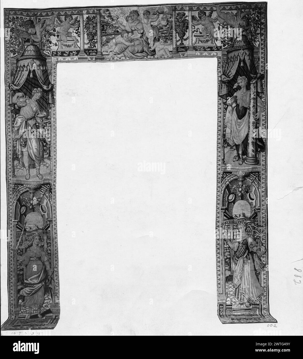 Fragments de bordure transformés en cantonnière. Inconnu c. 1600-1620 dimensions de tapisserie : H 13'9' x l 10'7' tapisserie matériaux/techniques : inconnu culture : Centre de tissage flamand : Bruxelles histoire de propriété : Français & Co. acheté à Antique Rug Studios 26/1915 ; partie de la tapisserie vendue à Mellon (?) Pour tamis à quatre plis 8/20/1918 [SS 2969 & 2969a] ; partie de la tapisserie utilisée sur le canapé 2/4/1919 [SS 20726] ; tapisserie retirée du canapé 1/29/1925 ; vendue au Dr Alfonso Heilbronner 5/27/1960 [SS 26552]  . Vignettes avec personnifications de 4 vertus cardinales, dont Justice avec épée (l, bas) ; Temperanc Banque D'Images