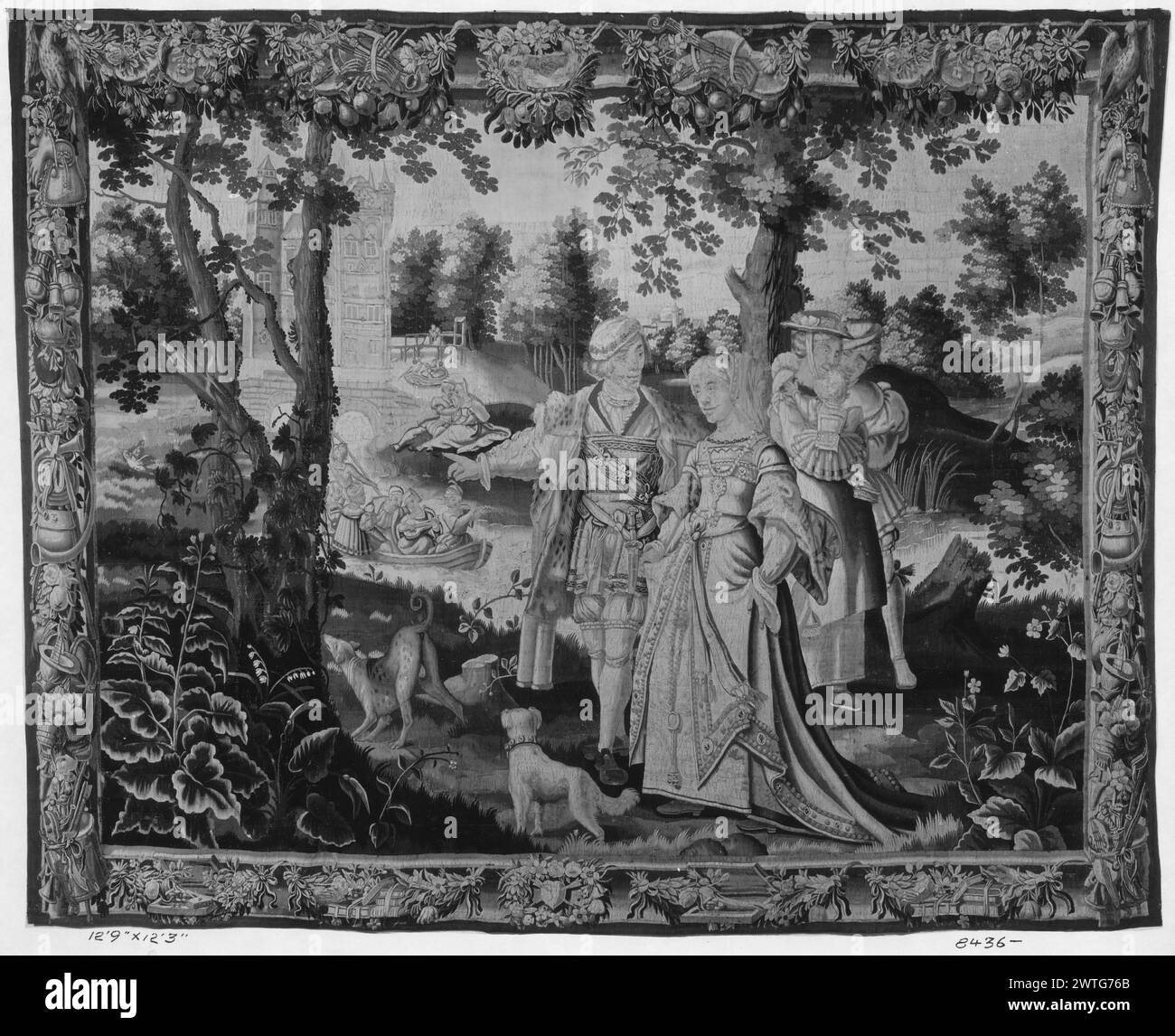 mois. Inconnu c. 1650-1670 dimensions de tapisserie : H 10'3' x l 12'9' tapisserie matériaux/techniques : inconnu culture : Centre de tissage flamand : Bruxelles historique de propriété : Français & Co. acheté de C. Lihme, facturé le 2/1925 ; vendu à George H. Frazier le 4/28/1925. 2 couples marchant dans la forêt avec 2 chiens (centre, premier plan), musiciens en bateau sur le ruisseau (l du centre, milieu), couple assis, palais (l du centre, arrière-plan) (BRD) guirlandes et couronnes de feuillage, fleurs et fruits, avec instruments de musique, trophées et jeu mort; médaillon (UPR BRD) au centre avec les mains serrées ; médaillon (LWR BRD) Banque D'Images