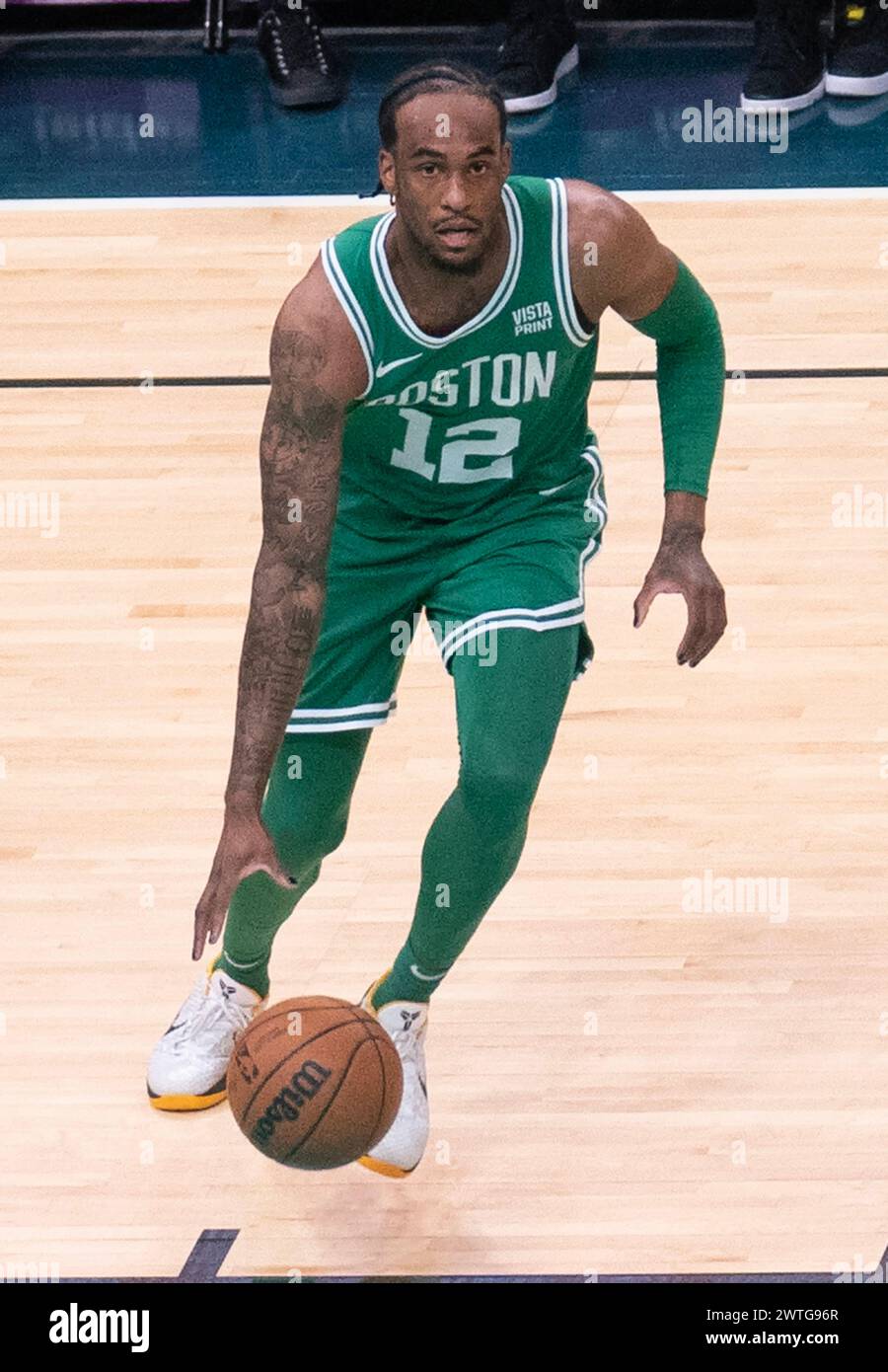 Washington, États-Unis. 17 mars 2024. WASHINGTON, DC - 17 MARS : L'attaquant des Boston Celtics, Oshae Brissett (12 ans) dribble sur le terrain lors d'un match NBA entre les Wizards de Washington et les Celtics de Boston, le 17 mars 2024, au Capital One Arena, à Washington, DC. (Photo de Tony Quinn/SipaUSA) crédit : Sipa USA/Alamy Live News Banque D'Images