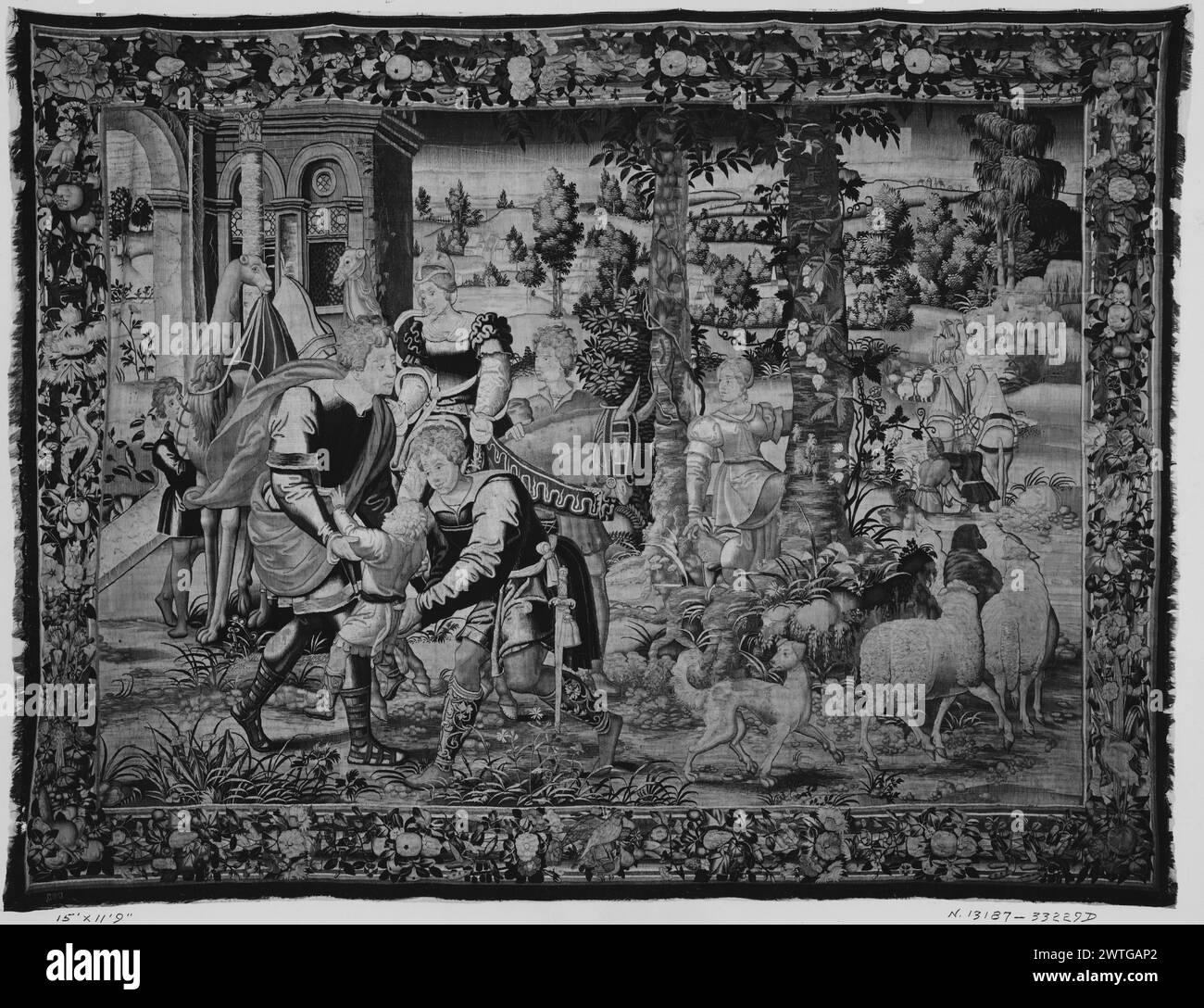 Tobit et Anna (Anne) avec leur fils Tobias. Inconnu c. 1540 dimensions de tapisserie : H 11'9' x l 15' tapisserie matériaux / techniques : inconnu culture : Centre de tissage flamand : Bruxelles histoire de propriété : Français et Co. Inscriptions : marque de ville sur la garde inférieure, laissée dans le paysage, Tobit ramasse le jeune Tobias alors qu'Anna attend à côté de lui à cheval; chameaux et moutons à proximité (Tobit 1:1-9) (BRD) grappes de fleurs et de fruits surdimensionnés contre motif de tronc de palmier entrecoupé d'oiseaux Français et Co. feuille de stock manquante dans les archives, 33229-d travaux connexes : panneaux dans l'ensemble : GCPA 0239179-0239184, 0239186 ; composition Banque D'Images