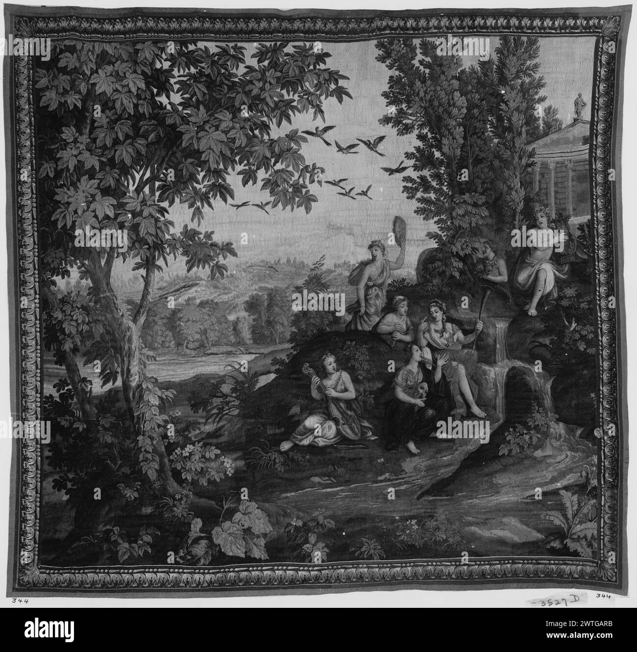 Apollon et nymphes. Inconnu c. 1675-1725 matériaux/techniques de tapisserie : inconnu culture : Centre de tissage français : Beauvais histoire de propriété : Français et Co. Paysage avec Apollon chantant à 6 nymphes musicales (BRD) feuilles d'acanthus en forme de U, bande de perle-&-bobine intérieure le numéro de stock écrit sur la photo GCPA 0243721 ne fait pas référence à cette tapisserie. Pas de feuille de stock français et anglais dans les archives, pas de numéro de stock Banque D'Images