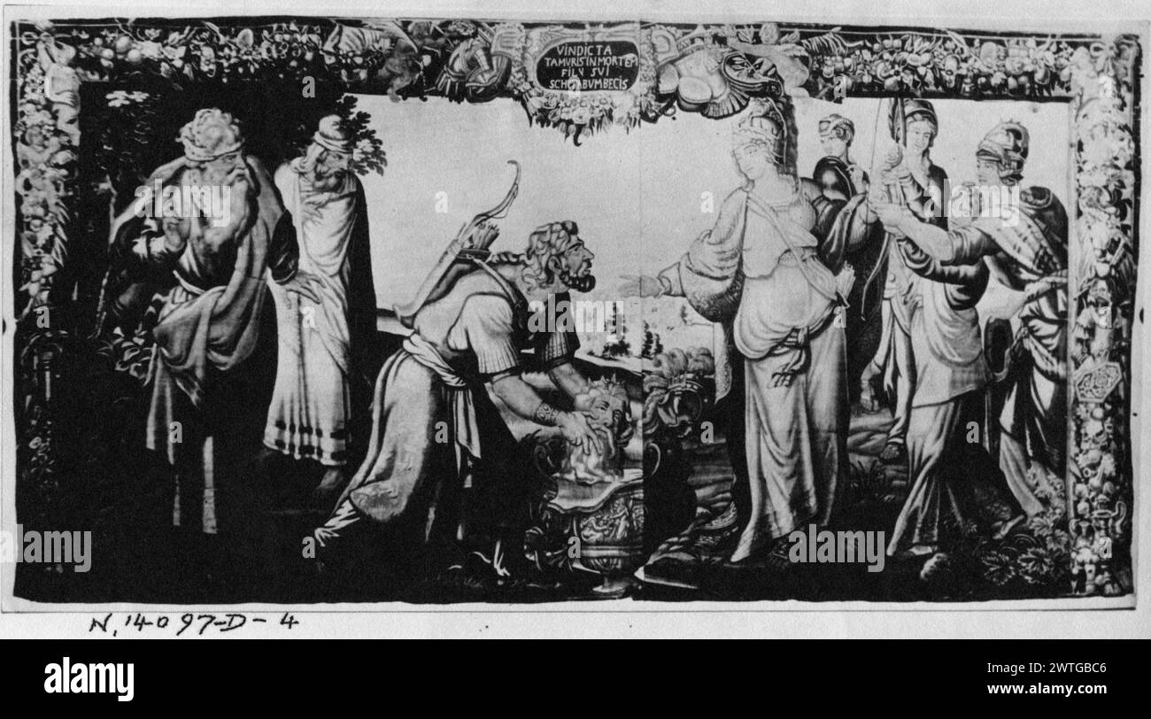 La reine Tomyris a la tête de Cyrus plongée dans l'urne de sang. Inconnu c. 1660-1680 tapisserie matériaux / techniques : inconnu culture : Centre de tissage flamand : Bruxelles histoire de la propriété : Français & Co. Inscriptions : inscription dans le cartouche de bordure supérieure, au centre : VINDICTA / TAMVRIS IN MORTEM / FILV SVI / SCH[y]TABVM BECIS la reine Tomyris porte la couronne ordonne à la tête de Cyrus déchu d'être plongé dans un vaisseau de sang humain (R du centre, au premier plan); L'homme plonge la tête de Cyrus dans le vaisseau de sang (l du centre, premier plan) ; 2 hommes avec turbans approche (l, premier plan) ; plusieurs personnages se tiennent derrière la Reine Tomyris (R, milieu Banque D'Images