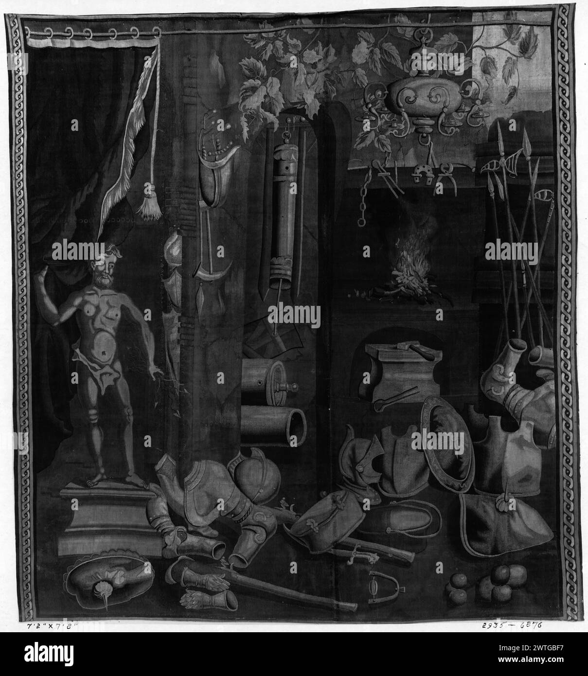 Incendie. Le Brun, Charles (français, 1619-1690) (dessiné après) [dessinateur] Vanderbank, John (britannique, acte.1689-1727) (atelier, attr.) [tisserand] c. 1700-1720 dimensions de la tapisserie : H 7'2' x l 7'8' matériaux/techniques de tapisserie : inconnu culture : Centre de tissage anglais : Londres histoire de propriété : Français & Co. acheté de Bacri Frères 4/1918 ; vendu à Samuel Yellin le 21/7/1926. L'atelier de Smith présentait des outils (marteau, enclume, pinces), un foyer avec feu allumé, des pièces d'armure dispersées sur le sol (casques, bouclier, poitrines), des lances appuyées contre le mur, une figure masculine debout sur le piédestal, peut-être Jupit Banque D'Images