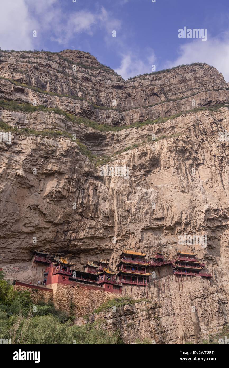 7.10.2021. DATONG, CHINE : le monastère suspendu Xuankong si de Datong en Chine, image verticale avec espace de copie pour le texte Banque D'Images