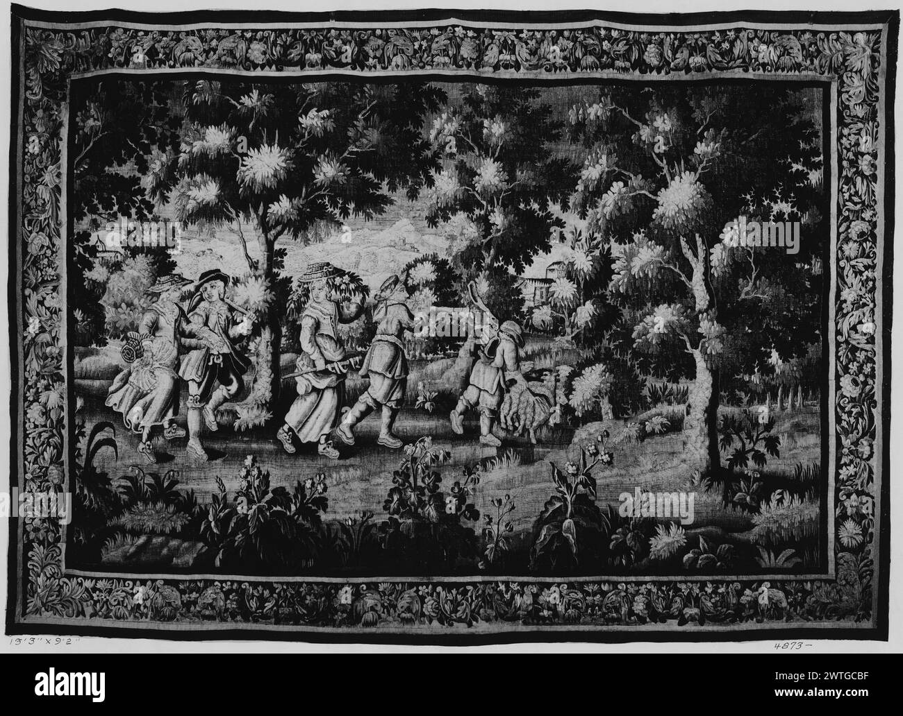 Paysans dansant sur le chemin du retour des champs. Stella, Jacques (français, 1596-1657) (dessiné après) [peintre] Bouzonnet Stella, Claudine (français, b.1636-d.1697) (dessiné après) [graveur] c. 1680-1700 tapisserie dimensions : H 9'2' x W 13'3' tapisserie matériaux/techniques : inconnu culture : Centre de tissage français : Aubusson histoire de propriété : Français & Co. Dans un paysage avec des arbres et des plantes à fleurs, un groupe de paysans revenant des champs ; l'un menant avec des moutons sur son côté (R) tandis qu'un autre joue de la musique, et une femme portant un chapeau rempli de fleurs regarde un couple se tenant la main à l'arrière ; des bâtiments Banque D'Images