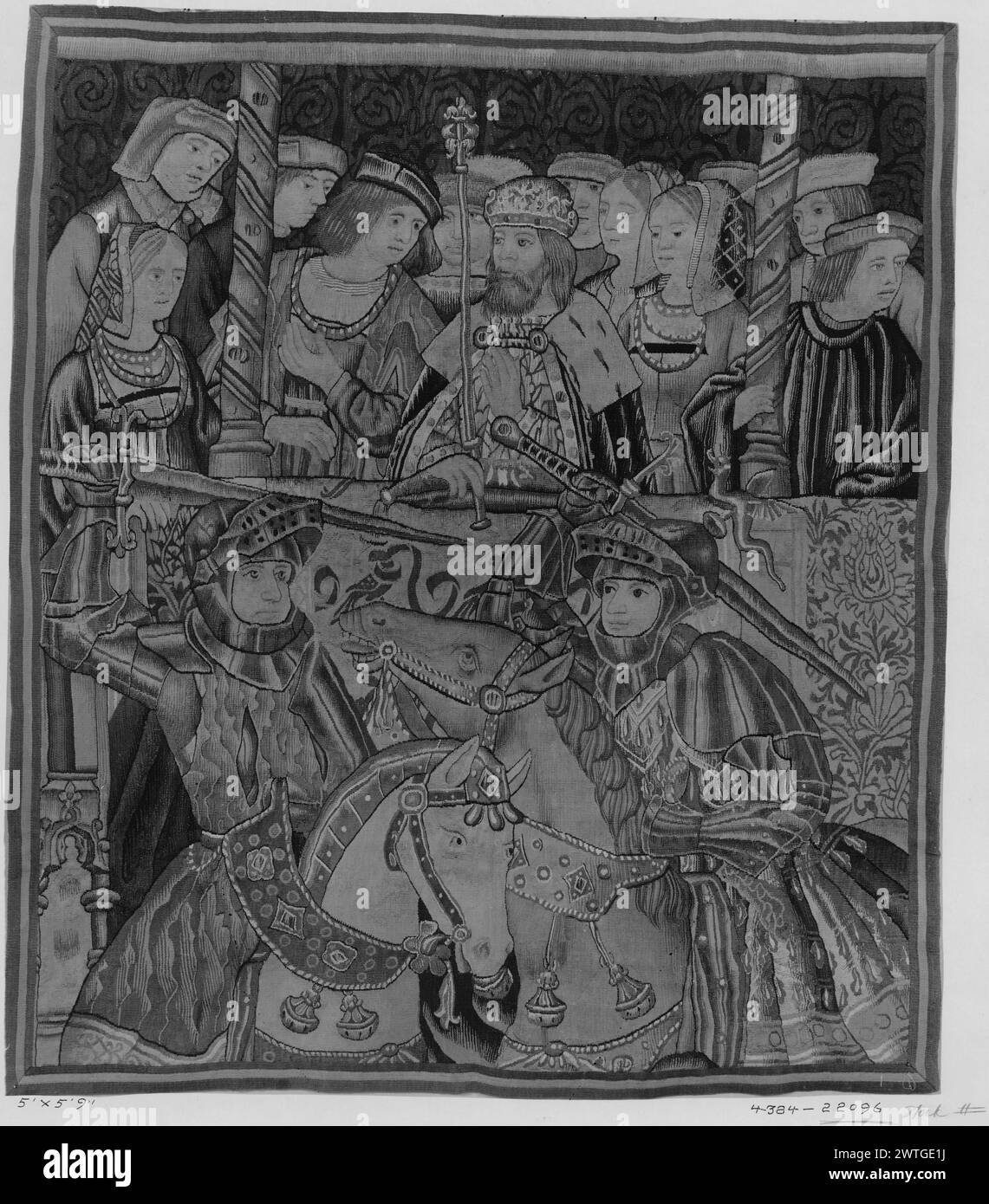 King et courtisans regardant le tournoi depuis la galerie. Inconnu c. 1510-1520 tapisserie dimensions : H 5'9' x W 5' tapisserie matériaux / techniques : inconnu culture : Sud des pays-Bas Centre de tissage : inconnu historique de propriété : Français et Co. acheté de Mme. A. [Annette] Lefortier 2/1920 ; vendu à Wm. B. Sloane 1/31/1924. Deux chevaliers à cheval s'approchent l'un de l'autre avec des épées surélevées comme roi et montre de fête d'en haut, peut-être tissées à Bruxelles. French & Co. feuille de stock dans les archives, 22096 Banque D'Images