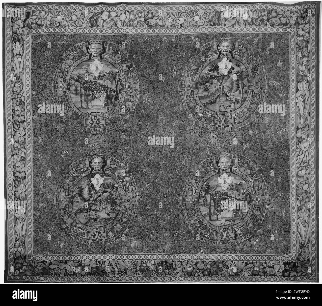 Millefleurs moulu avec quatre médaillons. Inconnu c. 1540-1550 dimensions de tapisserie : H 9'11' x l 11' matériaux/techniques de tapisserie : inconnu culture : Centre de tissage flamand : inconnu historique de propriété : Français et Co. reçu de Chauncey McCormick, 7/1950 ; retourné, 12/1/1950. Médaillons avec figurines et scènes de paysage ; médaillons décorés avec des parenthèses et des guirlandes de fleurs et de fruits, dirigés par une guirlande à visage grotesque (BRD) de fleurs et de fruits surdimensionnés entrecoupés de grappes de raisins; (l & R BRD) fleurs et pousses jaillissant du fond Français & Co. feuille de stock dans les archives, 81303 Göbel, Wandtepp Banque D'Images