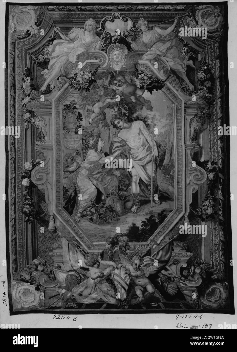 Dionysos et Cérès (Déméter). inconnu c. 1800-1850 ? Tapisserie dimensions : H 13'6' x l 9'10' tapisserie matériaux/techniques : inconnu culture : Centre de tissage français : Aubusson histoire de propriété : Français & Co. acheté de MRS George Blumenthal [deuxième article sur la liste des 6 tapisseries, toutes dans le présent set], reçu le 28/11/1919. Vendu au Baron de Rothschild ?. Dans le paysage de jardin, Dionysos (Bacchus) tient la main de Cérès alors qu'elle est assise près d'un piédestal en pierre surmonté d'un vase rempli de fleurs tandis qu'un cupide et un chérubin tenant des fleurs planent au-dessus du couple ; putti, l'un recueillant des fleurs et des fruits dans le panier au premier plan Banque D'Images