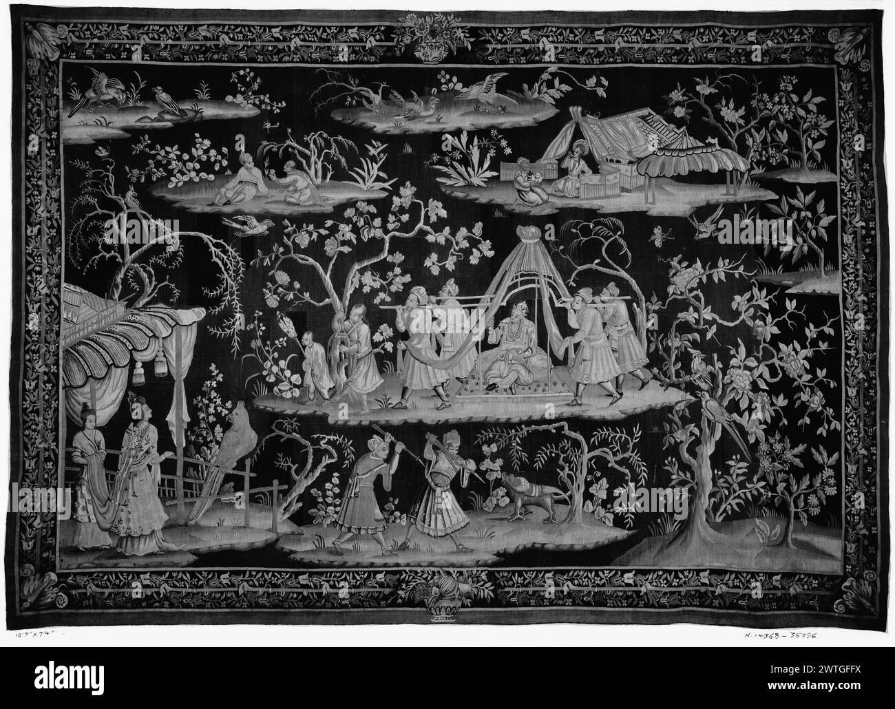Palanquin. Vanderbank, John (British, Act.1689-1727) (atelier) [tisserand] c. 1690-1715 dimensions de la tapisserie : H 7'4' x l 10'7' matériaux/techniques de tapisserie : laine culture : English Weaving Center : London Ownership History : A. M. Leigh Coll., Adlington Hall, Cheshire, Angleterre. French & Co. acheté de Kent Gallery, facturé le 16 octobre 1929 ; vendu à H. F. Dupont le 2 octobre 18/1931 [SS 35095]. French & Co. acheté à H. F. Dupont, facturé le 1/9/1933, vendu à Azure International Inc. le 1/13/60 [SS 17746]. Figures orientales, plantes et oiseaux sur les îles, fond sombre ; île supérieure (l), serviteur offre coupe homme ; upp Banque D'Images