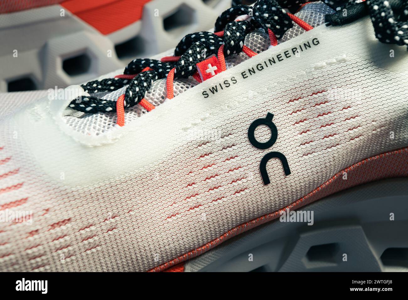 Bangkok, Thaïlande - 14 mars 2024 : sur logo sur une chaussure de course Cloudmonster 2. Banque D'Images