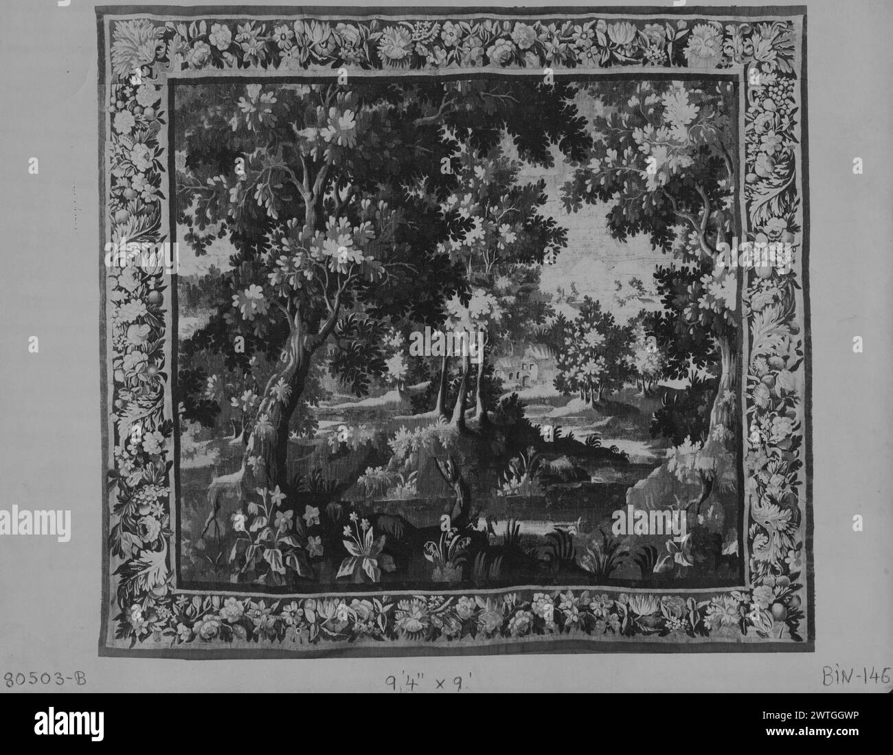 Paysage avec deux chalets en distance. Inconnu c. 1675-1725 dimensions de tapisserie : H 9'4' x W 9' tapisserie matériaux/techniques : inconnu culture : Centre de tissage flamand : inconnu historique de propriété : Français & Co. acheté de Demotte, facturé le 3/3/1925 ; vendu à Paul Forrester le 7/10/1928 [SS 25774]. French & Co. acheté à Paul Forrester, facturé le 20/05/1931, vendu à MRS L. C. Phipps le 1/20/1933 [SS 17229]. French & Co. acheté à Olaf Jonson s.d., vendu à MRS Milton Rettenberg 5/14/1945 (peut avoir acheté 'a' ou 'b' ou les deux ; pas clair sur la feuille de stock) [SS 75103]. Banque D'Images