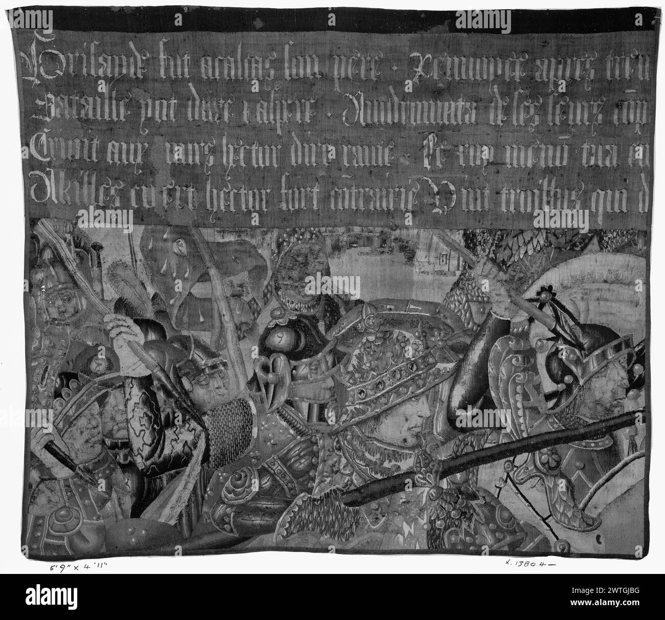 Inscription et soldats. Inconnu c. 1480 tapisserie matériaux/techniques : inconnu culture : Centre de tissage du Sud des pays-Bas : inconnu historique de propriété : vendu à la Galerie petit, Paris, 11/19/1920, no. 109, M.F. Roybet coll. Français et Royaume-Uni Inscriptions : inscription : Brisayde fut á Calcas son père. Envoyer après trev[e] / bataille yot dure [illisible, devrait être 'fiere']. Andromata de ses seurs co[m]p[aignie] / [illisible Repair, should be 'est']oit aux murs hector dire ravie. Le roy menon tua en / Akilles cuert hector fort co[n]traire. Vint troillus qui d[efit] [fin de l'inscription, passage doit Banque D'Images