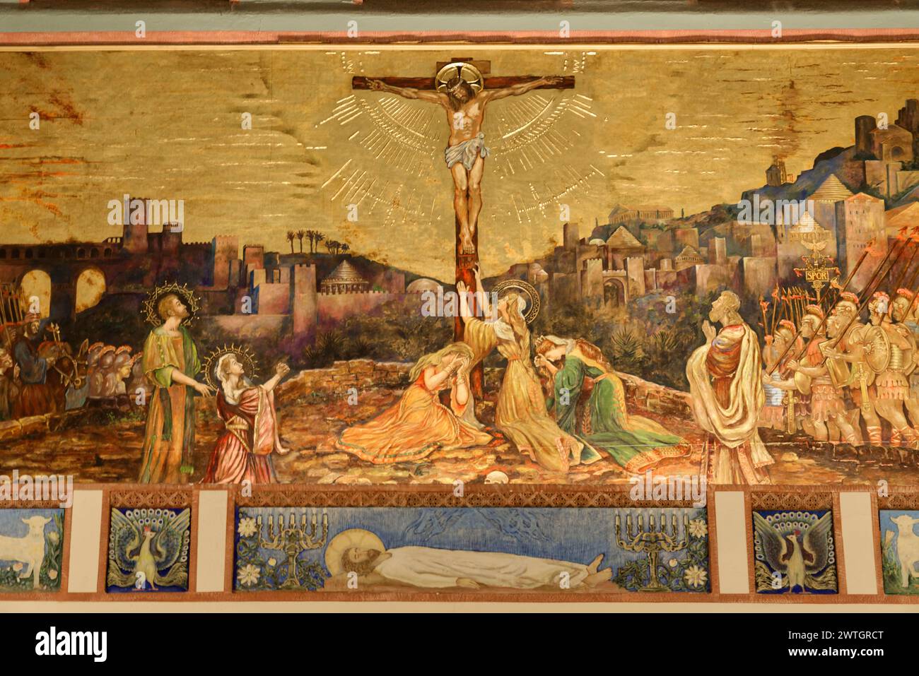 Église St Paul l'apôtre NYC, grande murale d'une scène de crucifixion avec des motifs historiques et religieux, Manhattan, New York City, New York, États-Unis Banque D'Images